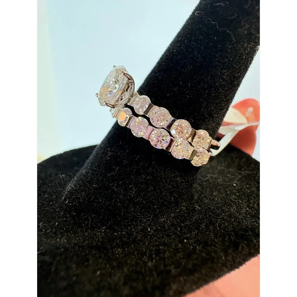 Stunning 2CTW VVS1 D Graded Moissanite Ring Set - 925 Silver